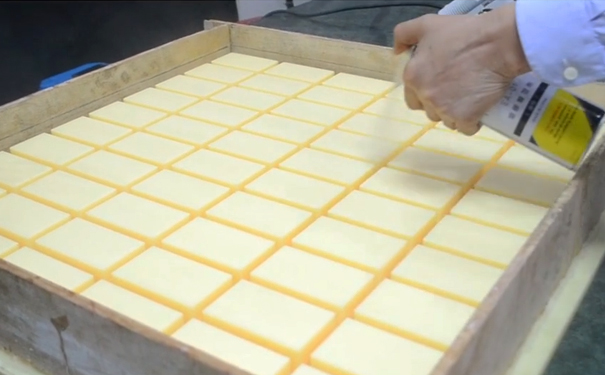 模具硅橡膠操作為什么要用脫模劑？