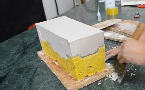 模具硅橡膠成型后怎樣制作外模？